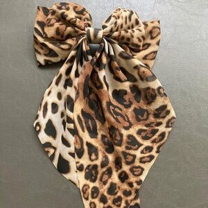 NWOT large cheetah leopard print hair bow